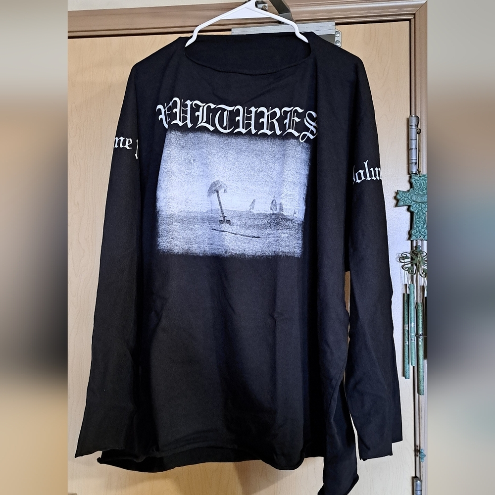 🖤 VULTURES Long Sleeve Graphic Tee | Gothic Font | Size 3